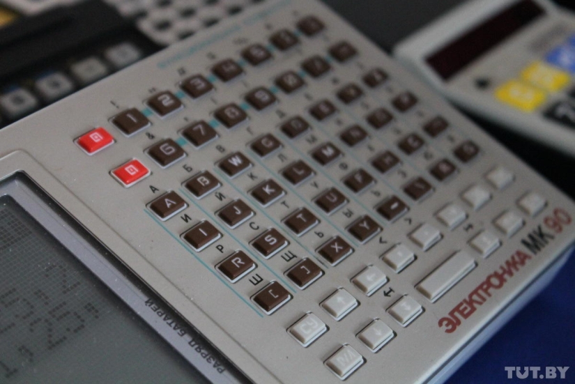 Tocamos y lloramos: una exposición de computadoras viejas