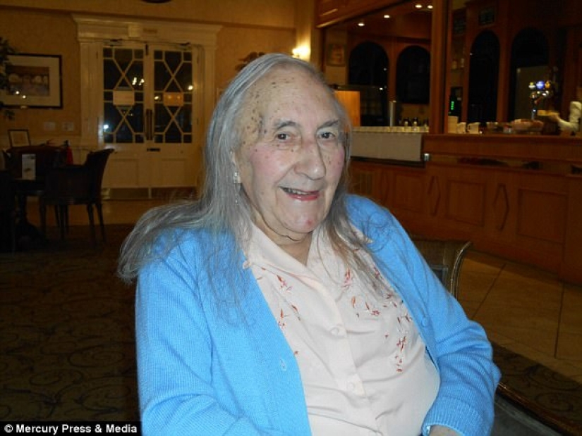 "Toda mi vida ha sido una mentira": un veterano de la Segunda Guerra Mundial decidió cambiar de género a los 90 años "Toda mi vida ha sido una mentira": un veterano de la Segunda Guerra Mundial decidió cambiar de género a los 90 años