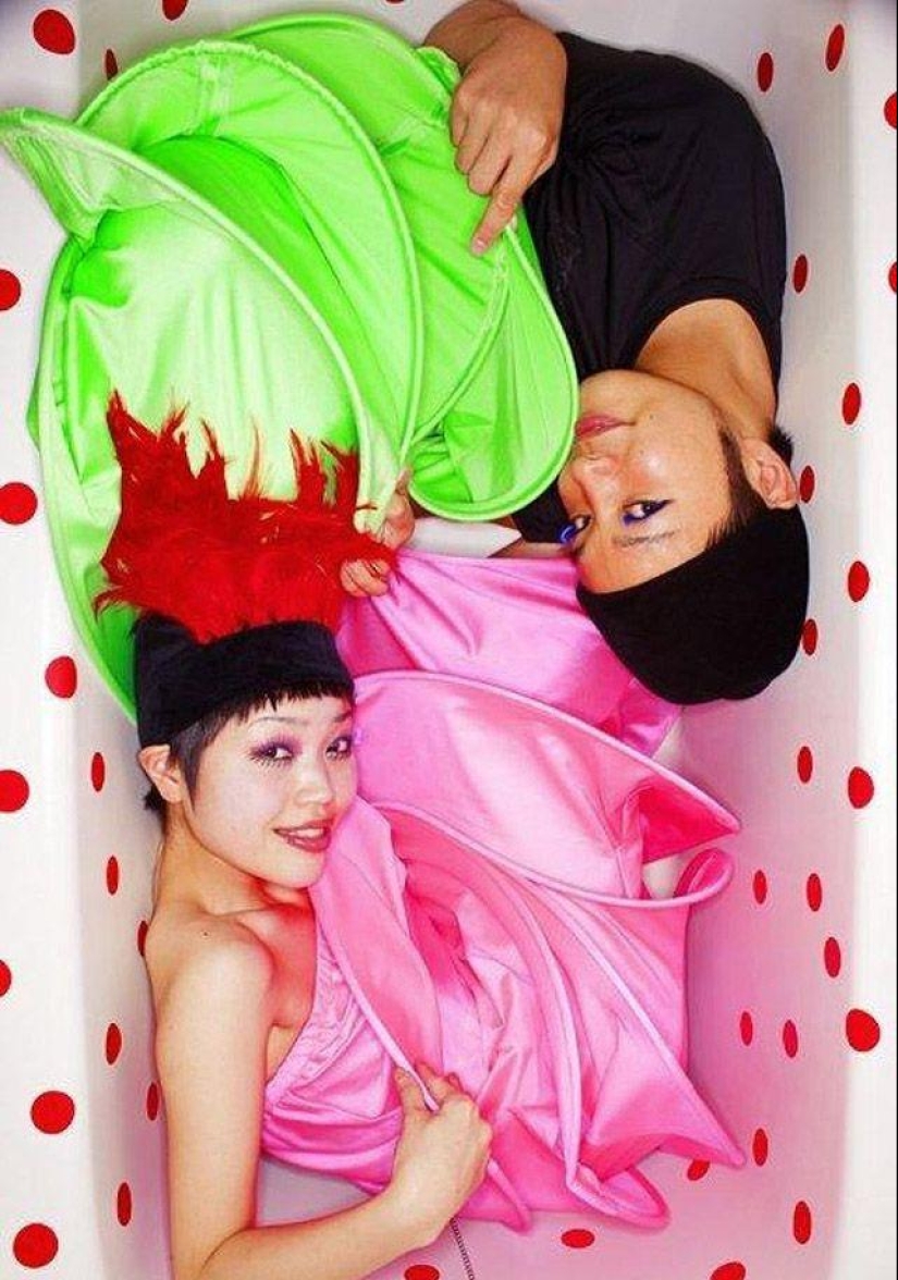 Tokyo couples in their own bathrooms Tokyo couples in their own bathrooms