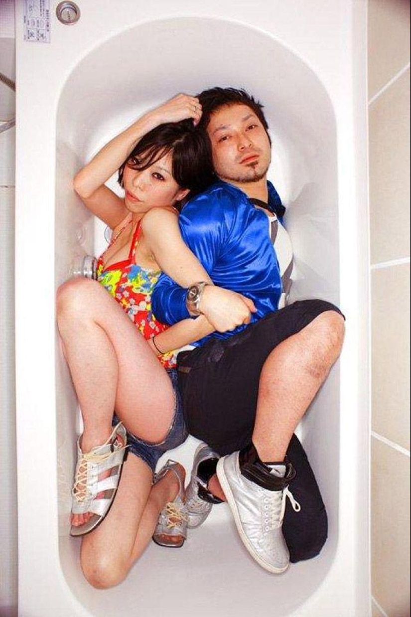 Tokyo couples in their own bathrooms Tokyo couples in their own bathrooms