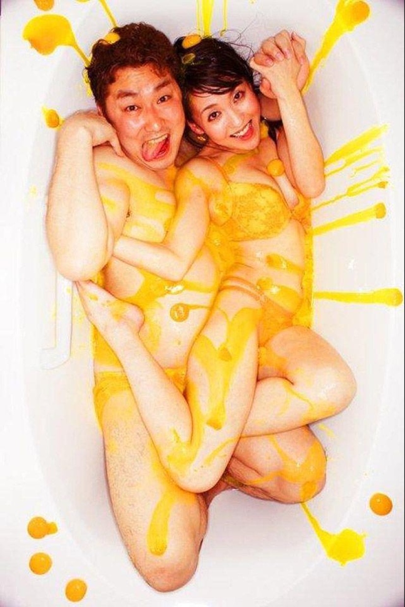 Tokyo couples in their own bathrooms Tokyo couples in their own bathrooms