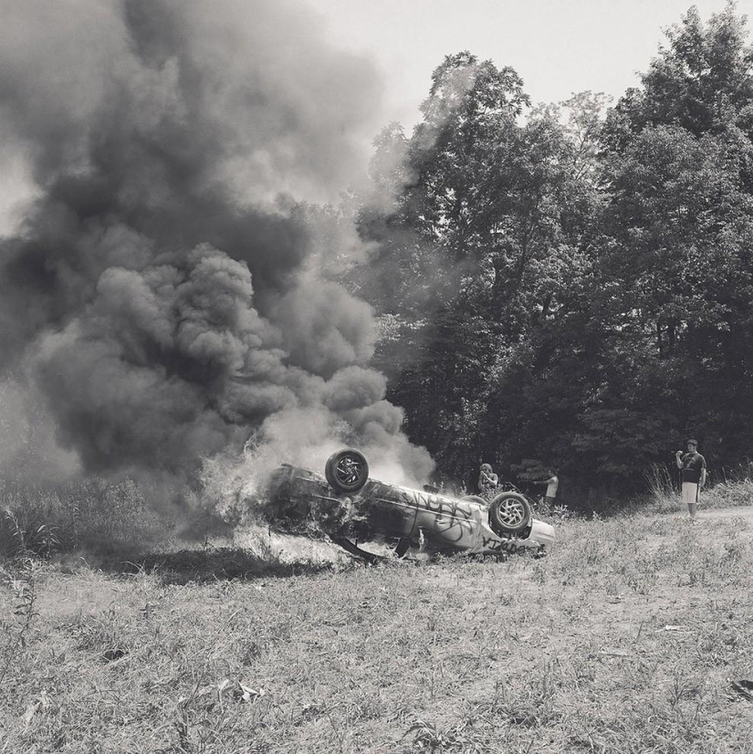 Tomando un descanso de la basura y el frenesí en el festival de skate anarquista