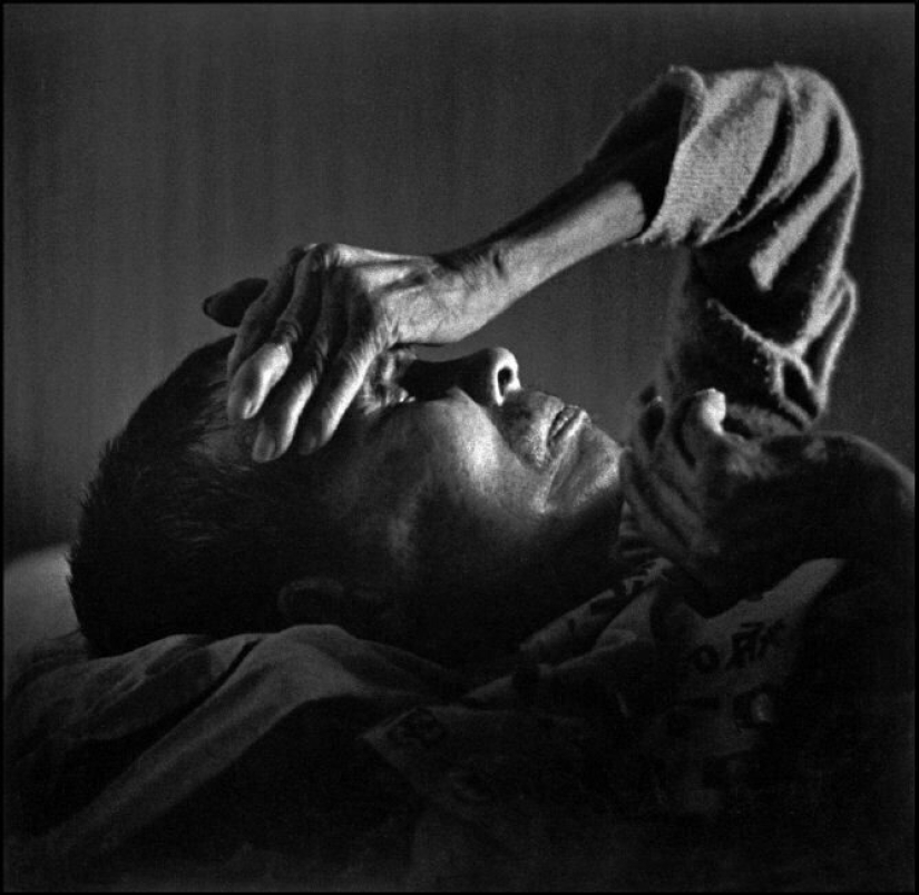 Tomoko Uemura in the bath. Photo that shocked the whole world