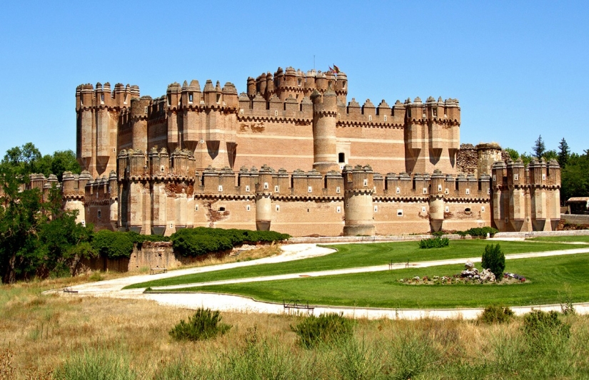 Top 10 castles and palaces in Spain Top 10 castles and palaces in Spain