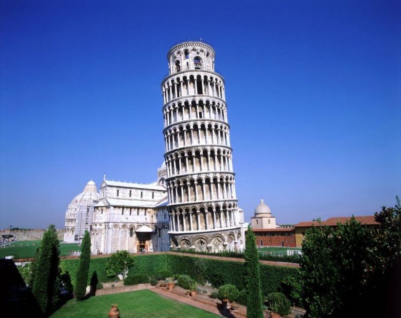 Top 10 Leaning Towers Top 10 Leaning Towers