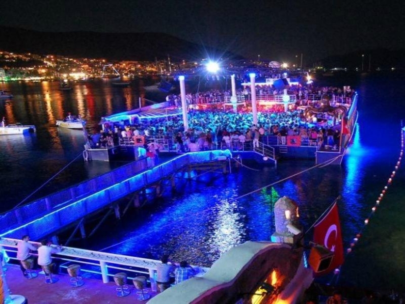 Top 10 most famous discos in the world