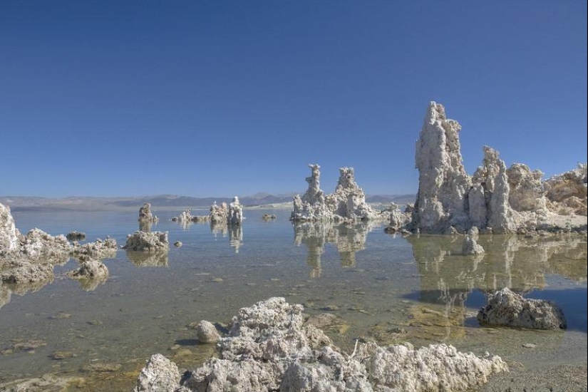 Torres Mágicas del Lago Mono Torres Mágicas del Lago Mono