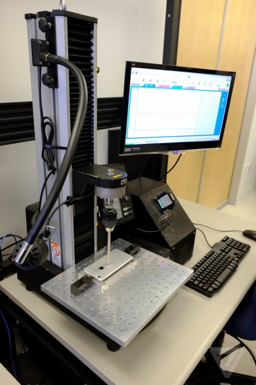 Torture chamber for iPhone 6 Torture chamber for iPhone 6