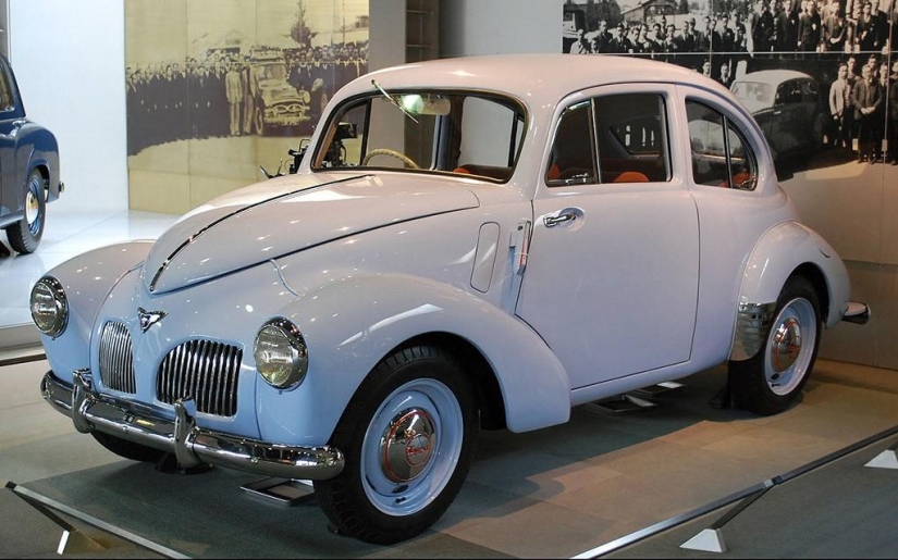 Toyota History: from Looms to Cars Toyota History: from Looms to Cars