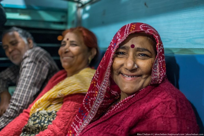 Transporte compartido de un tren indio Transporte compartido de un tren indio