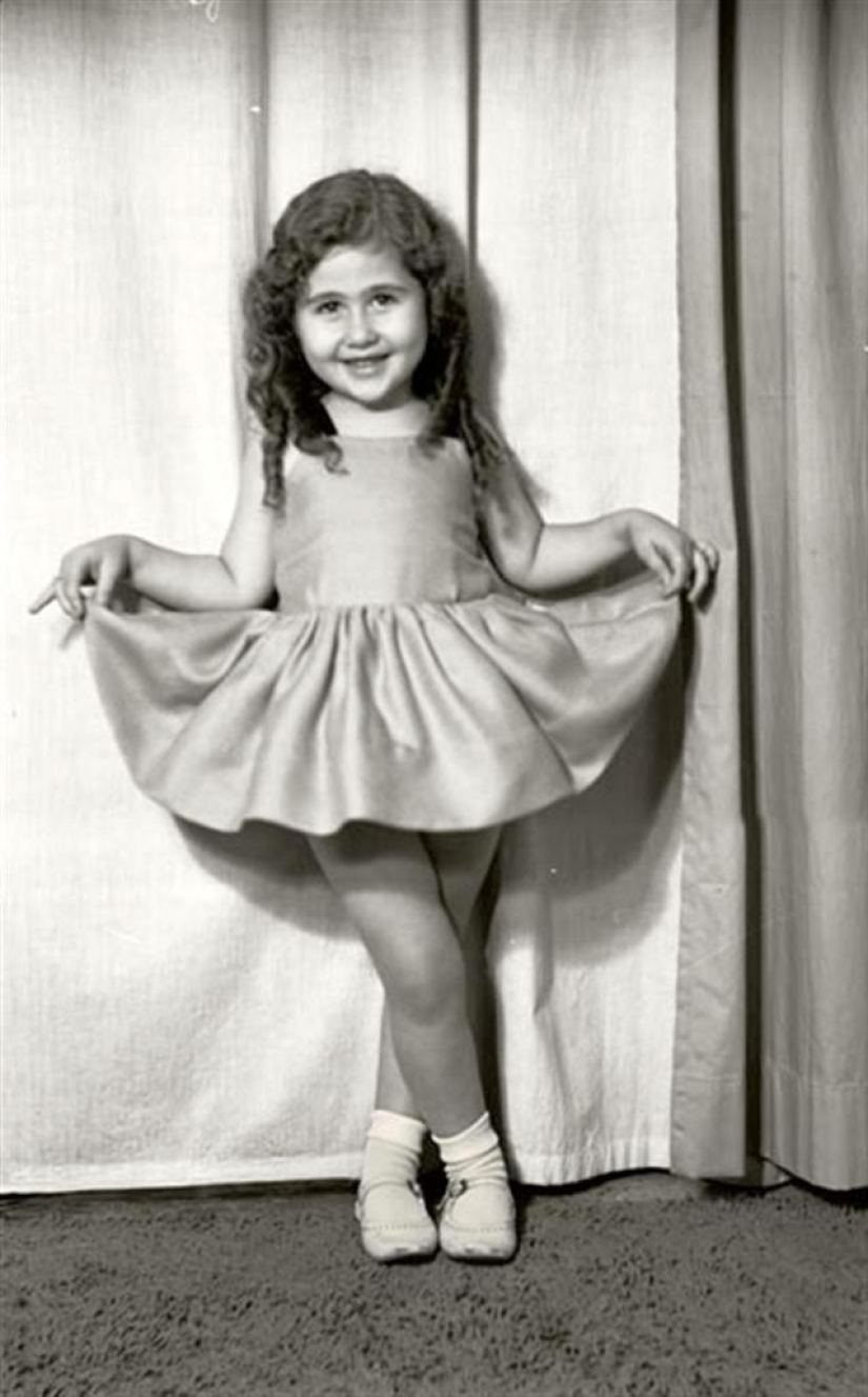 Turkey's first female photographer and her extravagant models