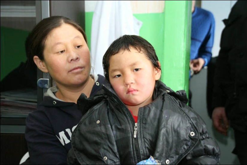 Tuvinka, de cuatro años, caminó durante seis horas a través de la taiga en -34 para pedir ayuda Tuvinka, de cuatro años, caminó durante seis horas a través de la taiga en -34 para pedir ayuda