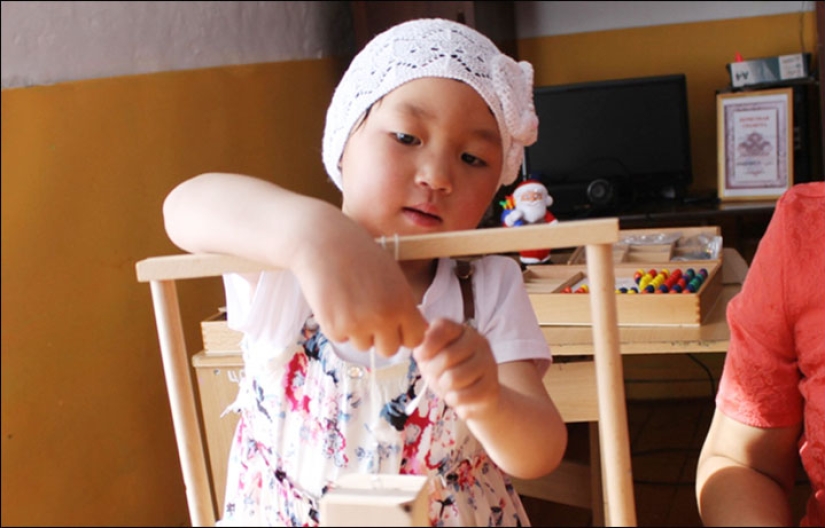 Tuvinka, de cuatro años, caminó durante seis horas a través de la taiga en -34 para pedir ayuda Tuvinka, de cuatro años, caminó durante seis horas a través de la taiga en -34 para pedir ayuda