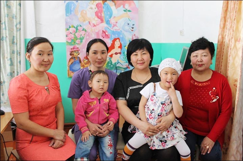 Tuvinka, de cuatro años, caminó durante seis horas a través de la taiga en -34 para pedir ayuda Tuvinka, de cuatro años, caminó durante seis horas a través de la taiga en -34 para pedir ayuda