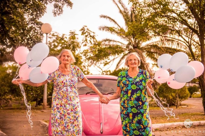 Twins from Brazil celebrate their 100th anniversary with a cheerful photo shoot Twins from Brazil celebrate their 100th anniversary with a cheerful photo shoot