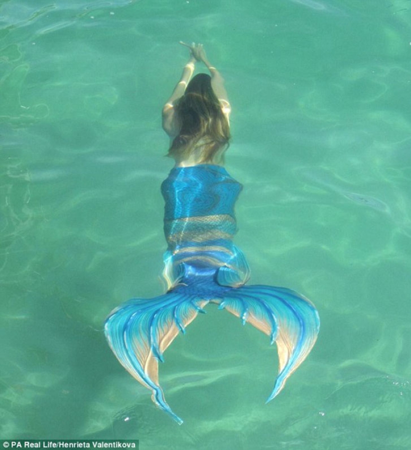 Two Little Mermaids: Disney-obsessed girlfriends have grown silicone tails and swim with sharks