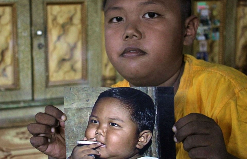 Two-year-old kid from Indonesia quit smoking