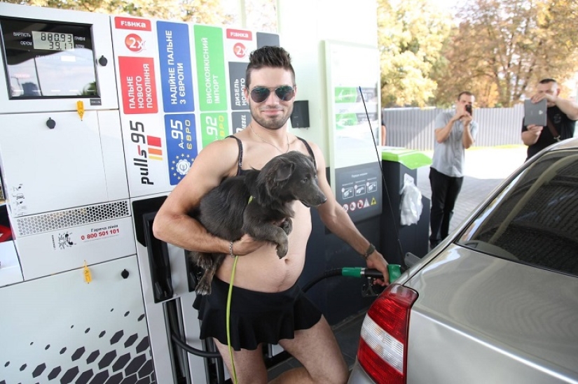 Ukrainians undressed for gasoline