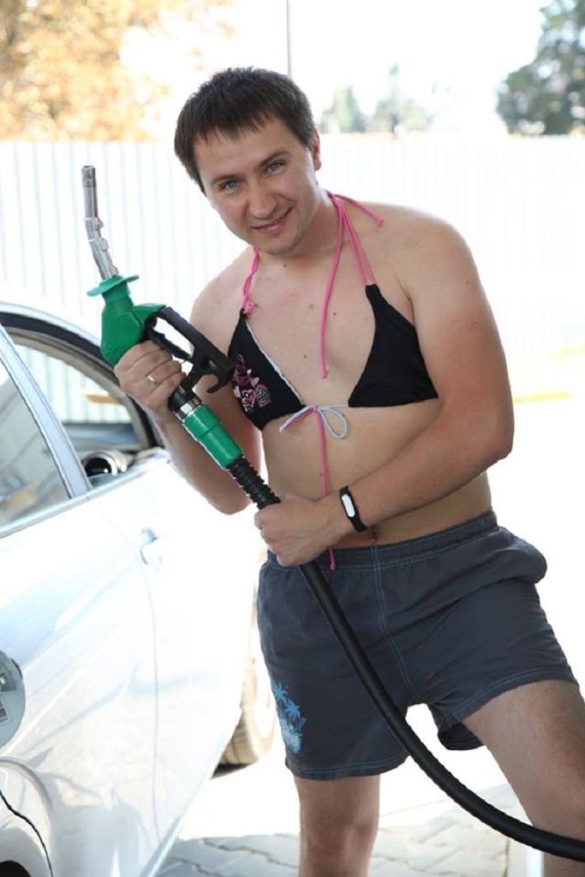 Ukrainians undressed for gasoline