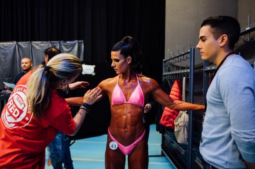 Un día con deportistas: cómo prepararse para el campeonato de culturismo en un pueblo suizo Un día con deportistas: cómo prepararse para el campeonato de culturismo en un pueblo suizo