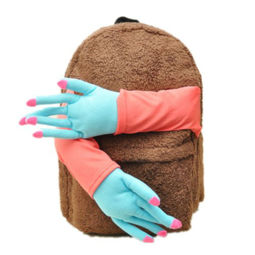 ¿Un día duro en el trabajo? Una mochila de felpa te abrazará y te consolará