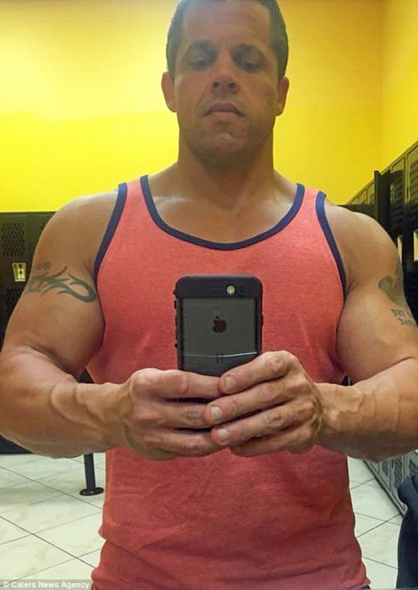 Un enorme estadounidense bajó 90 kg después de que lo obligaron a comprar dos asientos en un avión