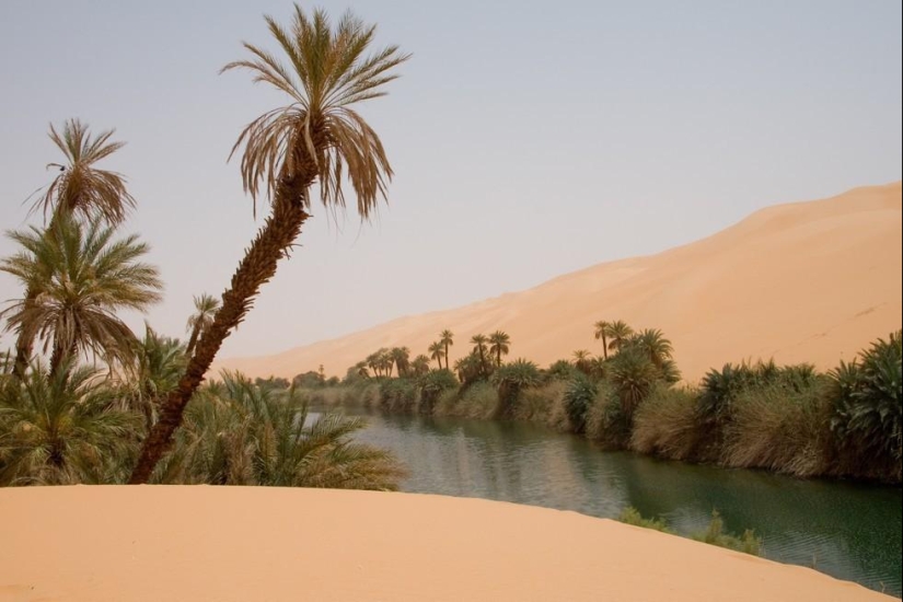 Un fabuloso oasis en el desierto africano: los lagos de Ubari