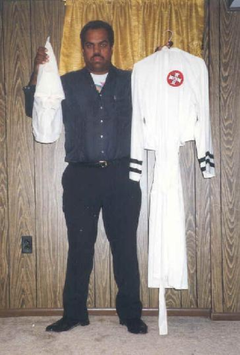 Un héroe de piel oscura convenció a 200 personas de abandonar el Ku Klux Klan simplemente haciéndose amigo de racistas Un héroe de piel oscura convenció a 200 personas de abandonar el Ku Klux Klan simplemente haciéndose amigo de racistas