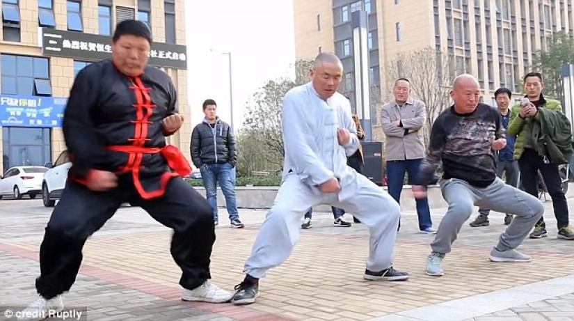 Un hombre con bolas de acero ya no es una metáfora Un hombre con bolas de acero ya no es una metáfora