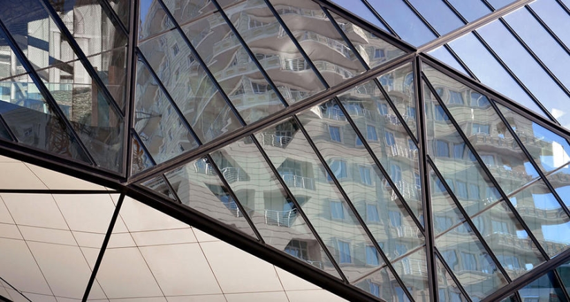 Un McDonald's futurista fue construido en Batumi Un McDonald's futurista fue construido en Batumi