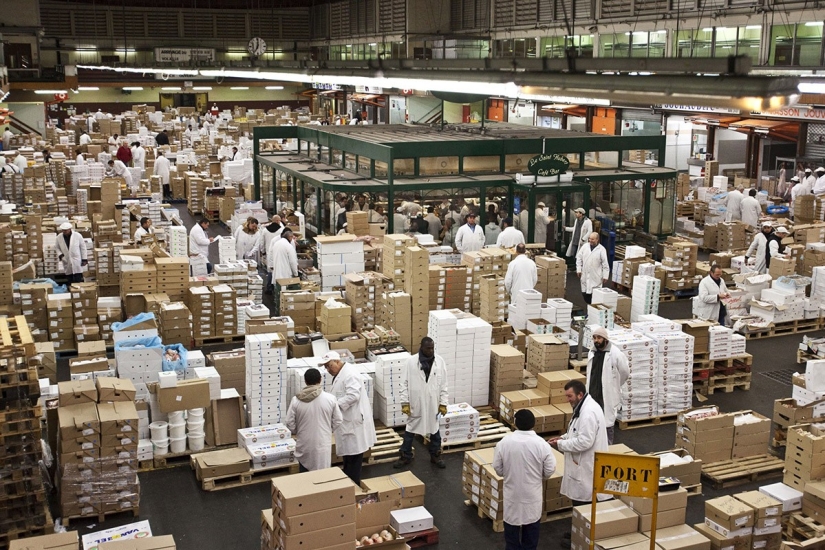 Un mercado gigante donde compran los mejores chefs franceses Un mercado gigante donde compran los mejores chefs franceses