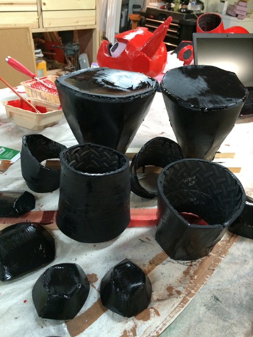 Un padre crea disfraces para la silla de ruedas de su hijo Un padre crea disfraces para la silla de ruedas de su hijo