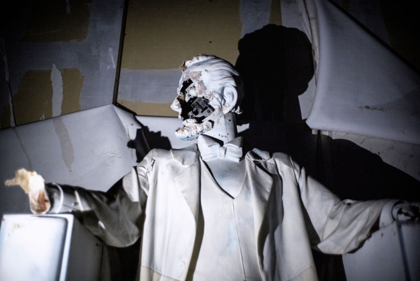 Un parque de diversiones abandonado en Japón es tan similar al "Mundo del Salvaje Oeste" que se vuelve incómodo