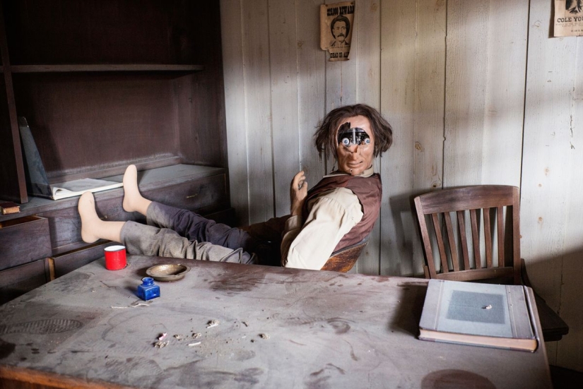 Un parque de diversiones abandonado en Japón es tan similar al "Mundo del Salvaje Oeste" que se vuelve incómodo