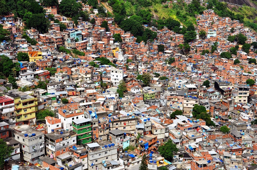 Un paseo por las peligrosas favelas de Río de Janeiro en compañía de fuerzas especiales brasileñas