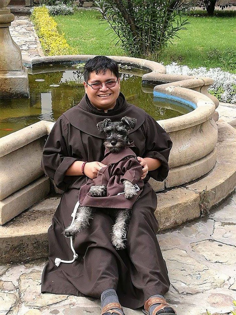 Un perro callejero se convirtió en un verdadero monje católico