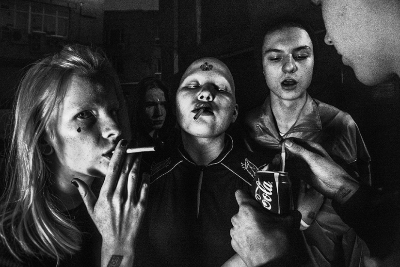 Un retrato colectivo de una generación que se ve obligada a vivir un día a la vez