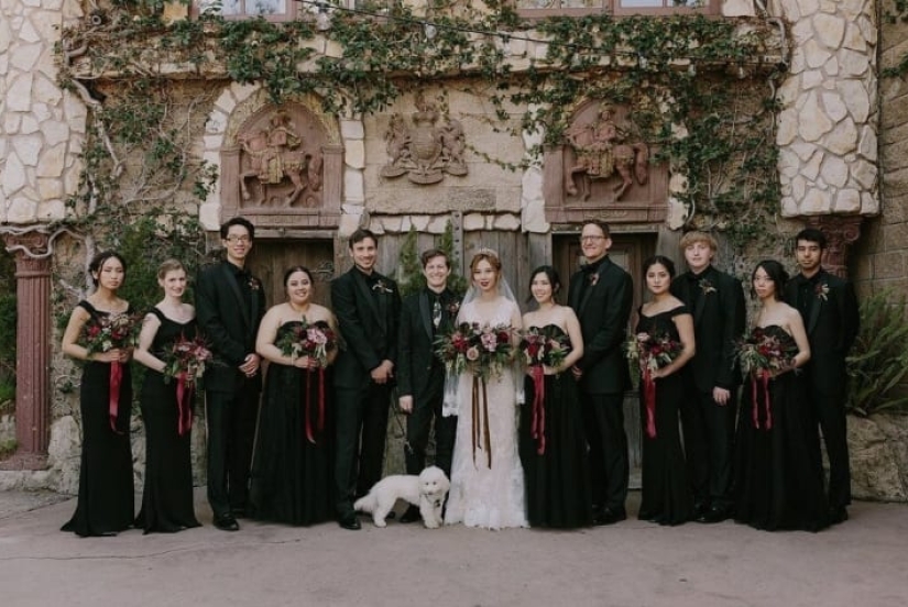 Una boda al estilo de Harry Potter: búhos, un castillo y varitas mágicas