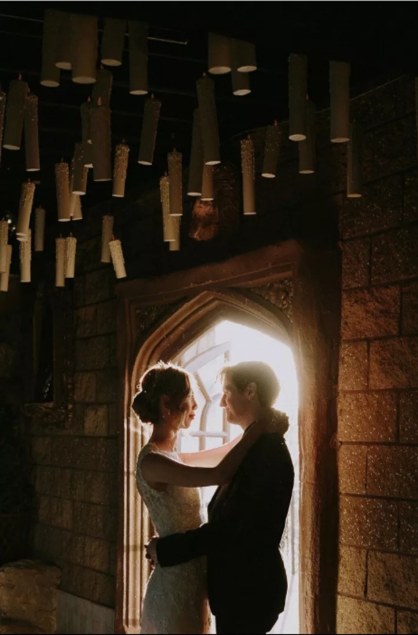 Una boda al estilo de Harry Potter: búhos, un castillo y varitas mágicas