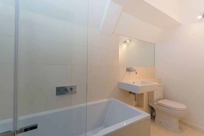 Una casa de 3 metros de ancho y valorada en 1,2 millones de dólares en Londres Una casa de 3 metros de ancho y valorada en 1,2 millones de dólares en Londres