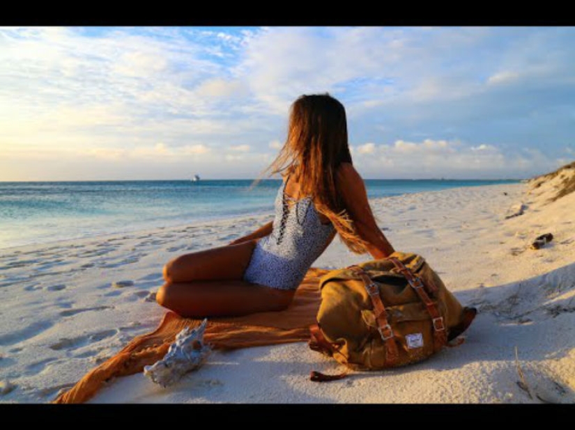 Una chica que recientemente conoció a un chico lo dejó todo y se fue con él en un viaje alrededor del mundo Una chica que recientemente conoció a un chico lo dejó todo y se fue con él en un viaje alrededor del mundo