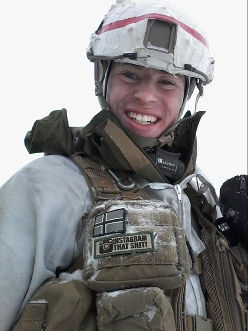 Una colección de fotos de soldados de diferentes países se ha convertido en un verdadero éxito en las redes sociales.