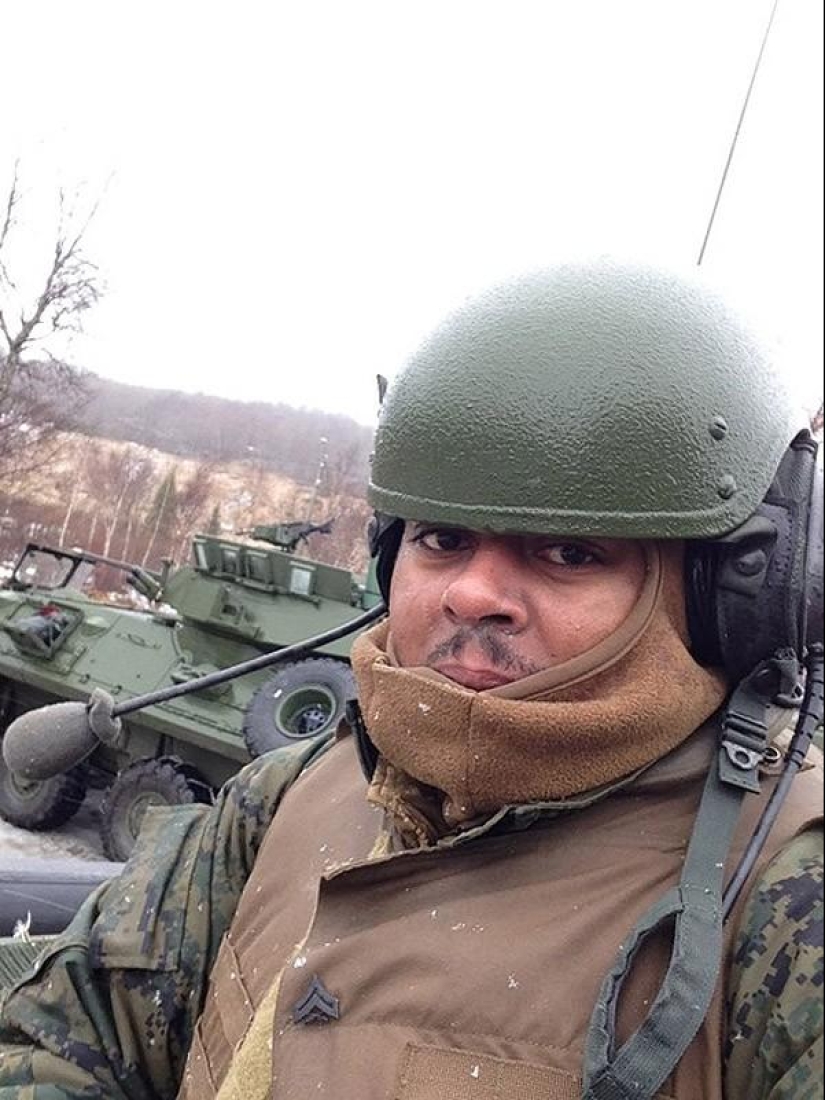 Una colección de fotos de soldados de diferentes países se ha convertido en un verdadero éxito en las redes sociales.