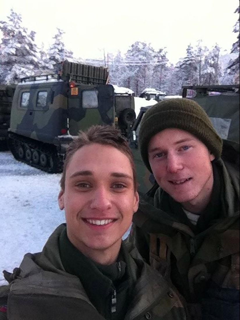 Una colección de fotos de soldados de diferentes países se ha convertido en un verdadero éxito en las redes sociales.