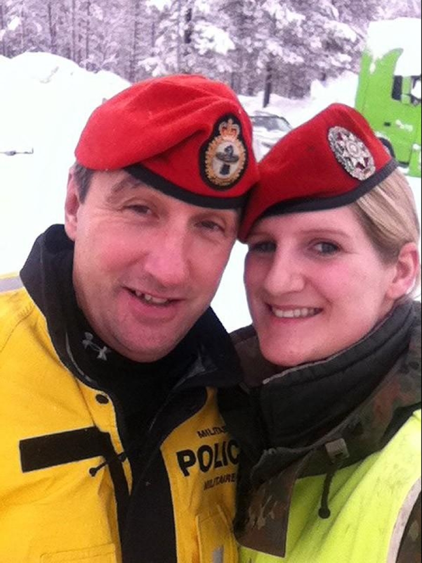 Una colección de fotos de soldados de diferentes países se ha convertido en un verdadero éxito en las redes sociales.