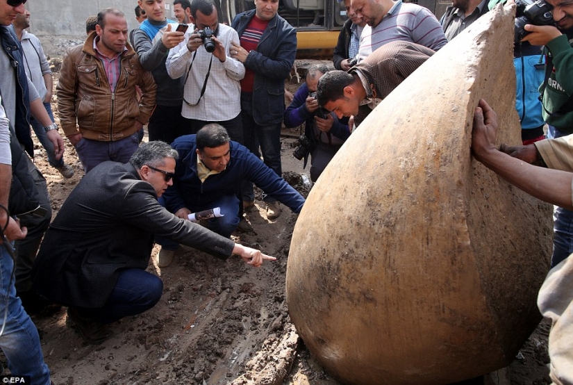 Una estatua de 3.000 años de antigüedad del faraón Ramsés II ha sido encontrada en El Cairo