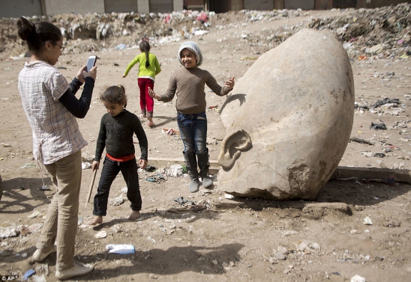 Una estatua de 3.000 años de antigüedad del faraón Ramsés II ha sido encontrada en El Cairo