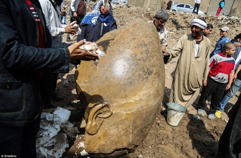 Una estatua de 3.000 años de antigüedad del faraón Ramsés II ha sido encontrada en El Cairo