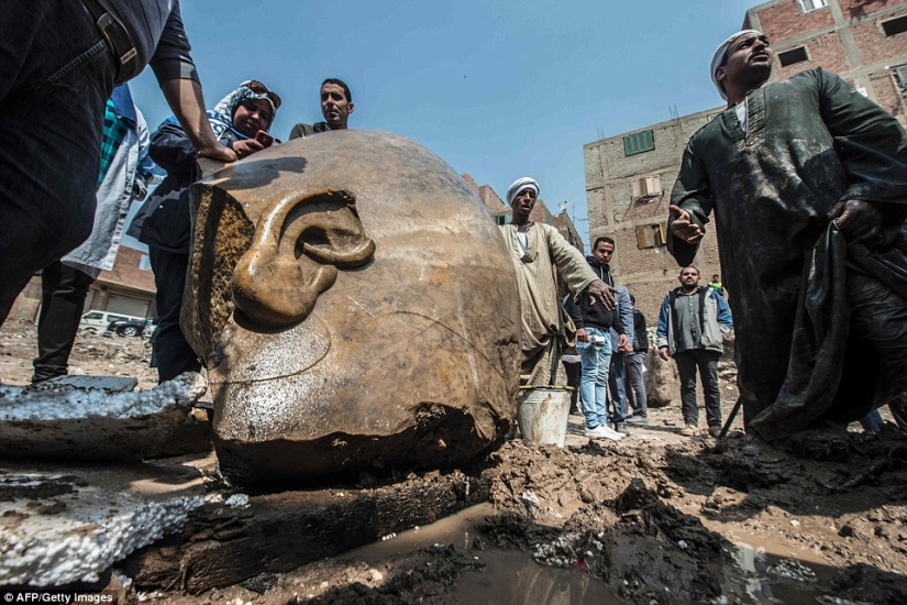 Una estatua de 3.000 años de antigüedad del faraón Ramsés II ha sido encontrada en El Cairo