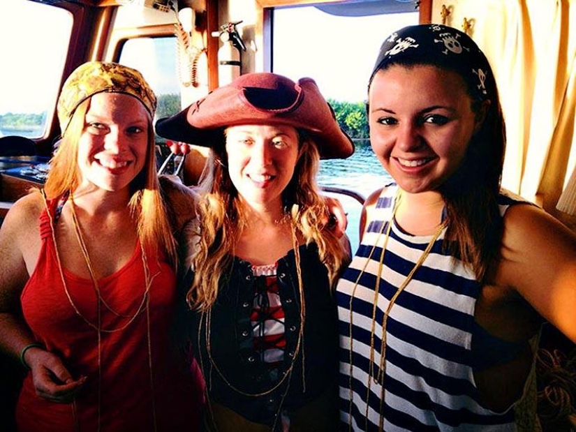 Una familia de cazadores de tesoros en Estados Unidos encontró un cofre de oro valorado en $300 mil Una familia de cazadores de tesoros en Estados Unidos encontró un cofre de oro valorado en $300 mil